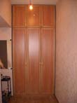 Шкаф с распашными дверями из профиля МДФ со вставками из ЛДСП